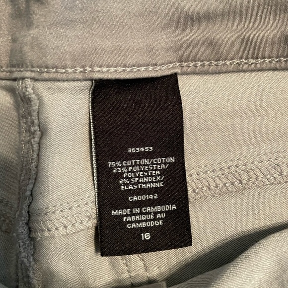 Grey Jeans - Picture 2 of 3